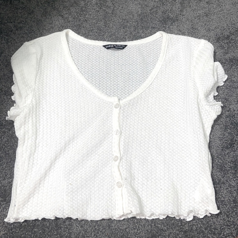 White shirt sleeve crop top